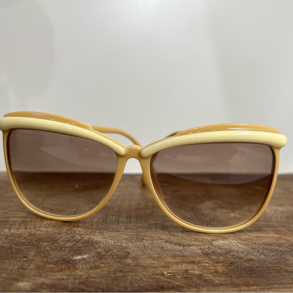 1970s Vintage Viennaline White & Tan Retro 130 Sunglasses